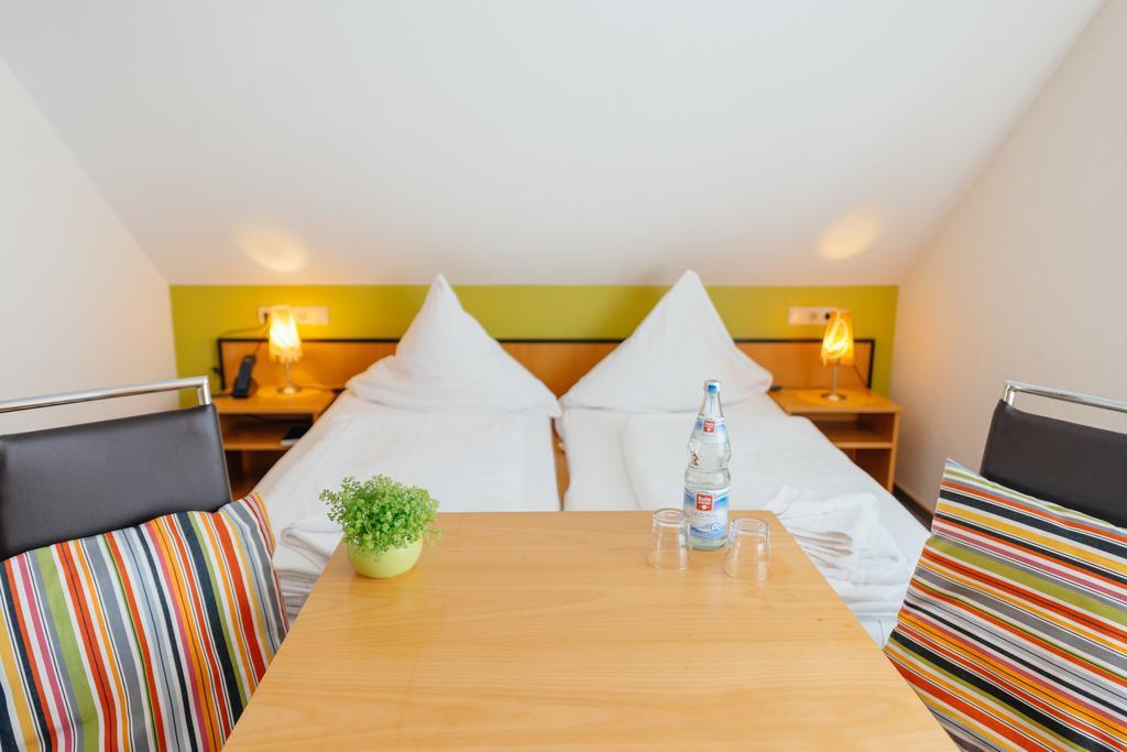 Hotel Rhoenhof Хюнфельд Экстерьер фото